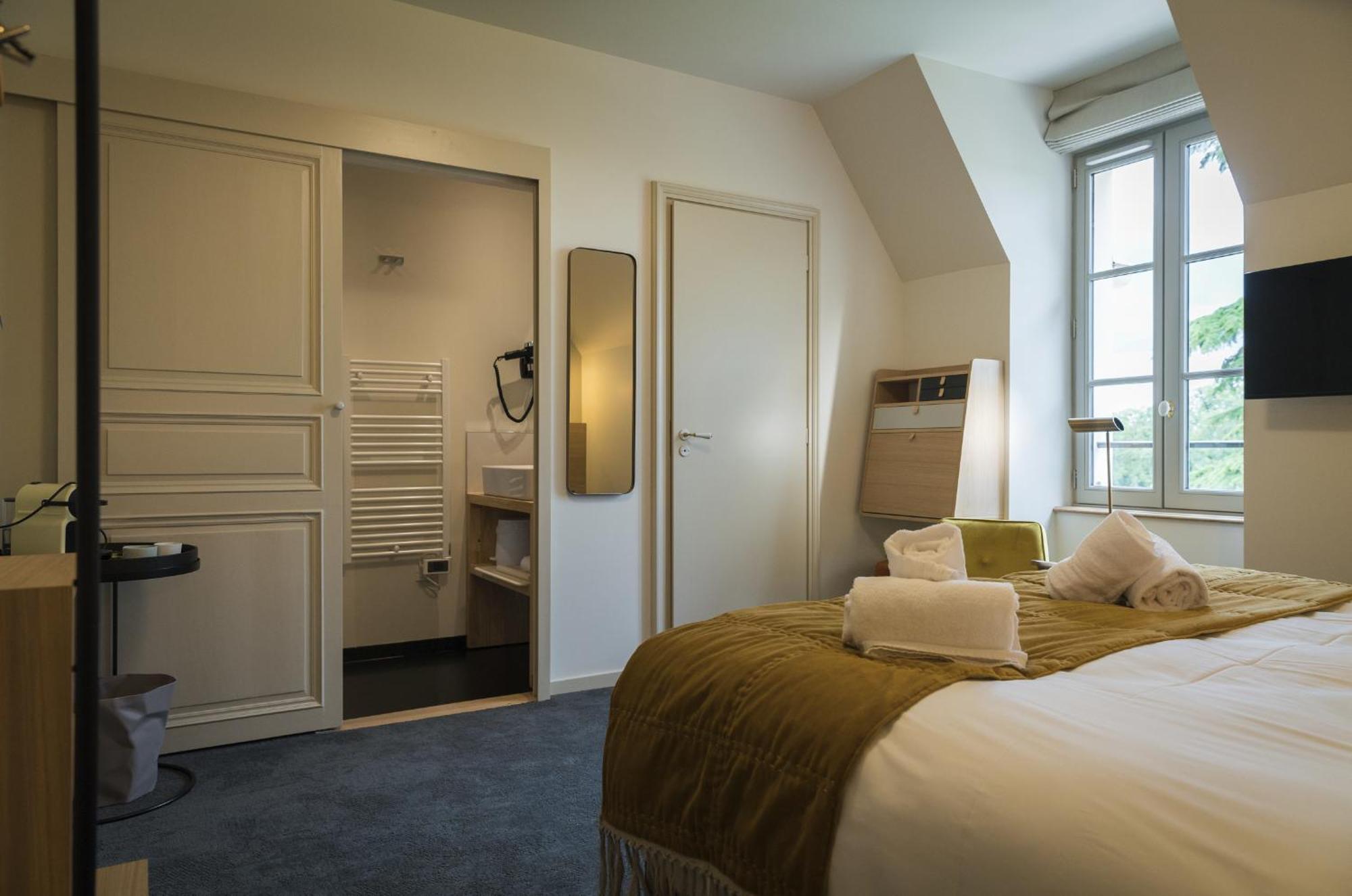 Domaine De L'Ecorcerie Hotel Fontaine-le-Comte ภายนอก รูปภาพ