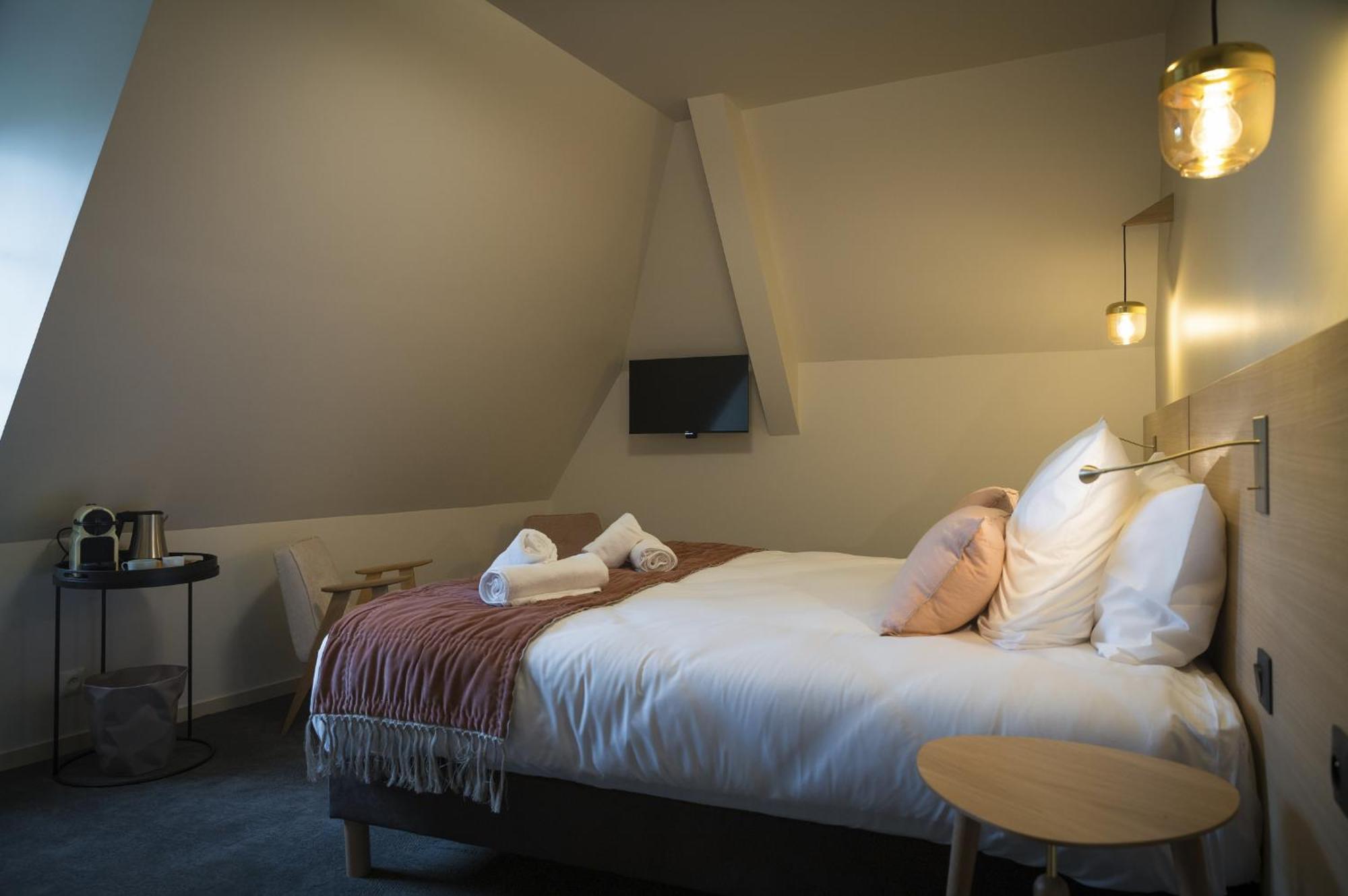 Domaine De L'Ecorcerie Hotel Fontaine-le-Comte ภายนอก รูปภาพ