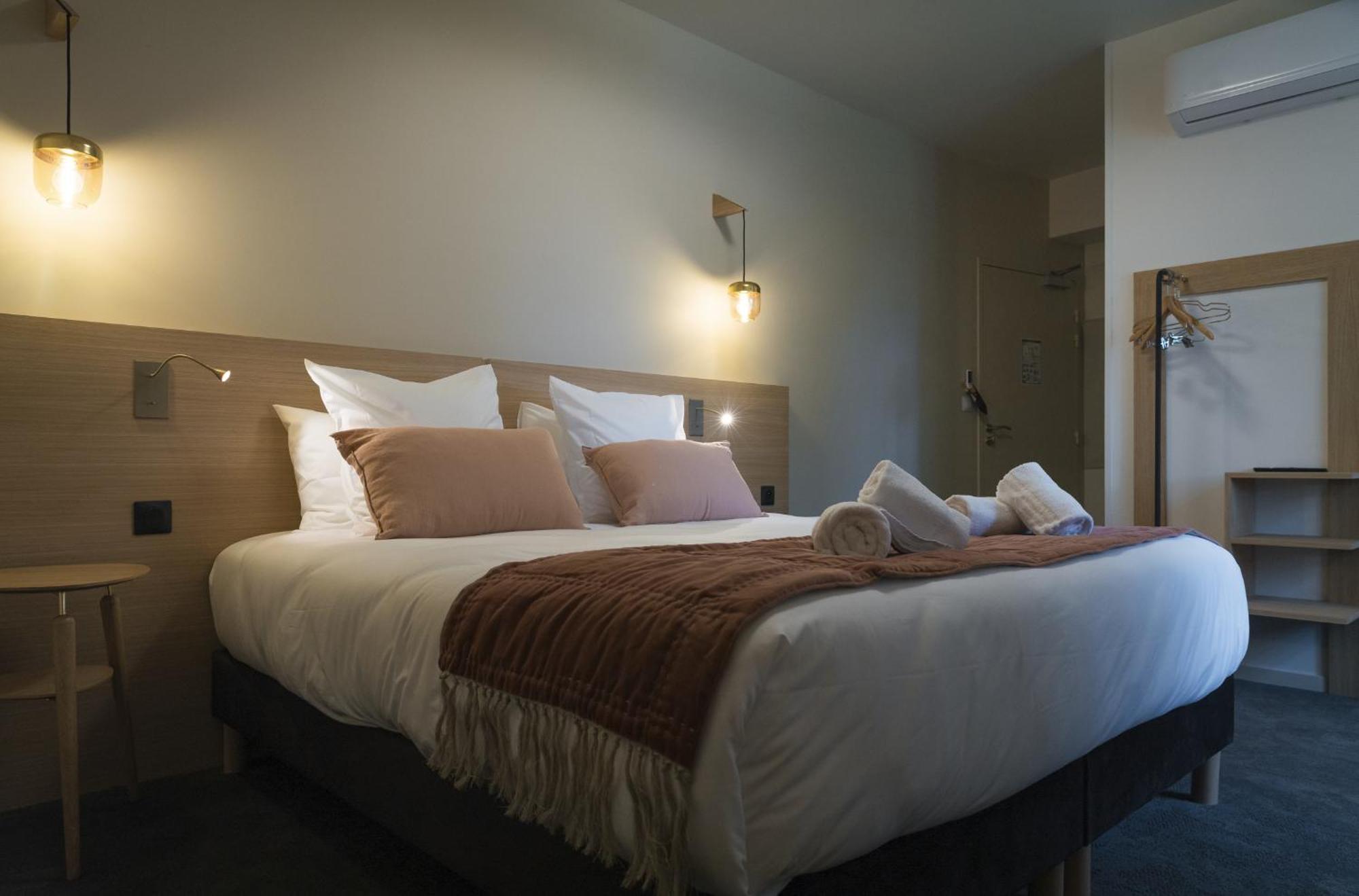 Domaine De L'Ecorcerie Hotel Fontaine-le-Comte ภายนอก รูปภาพ