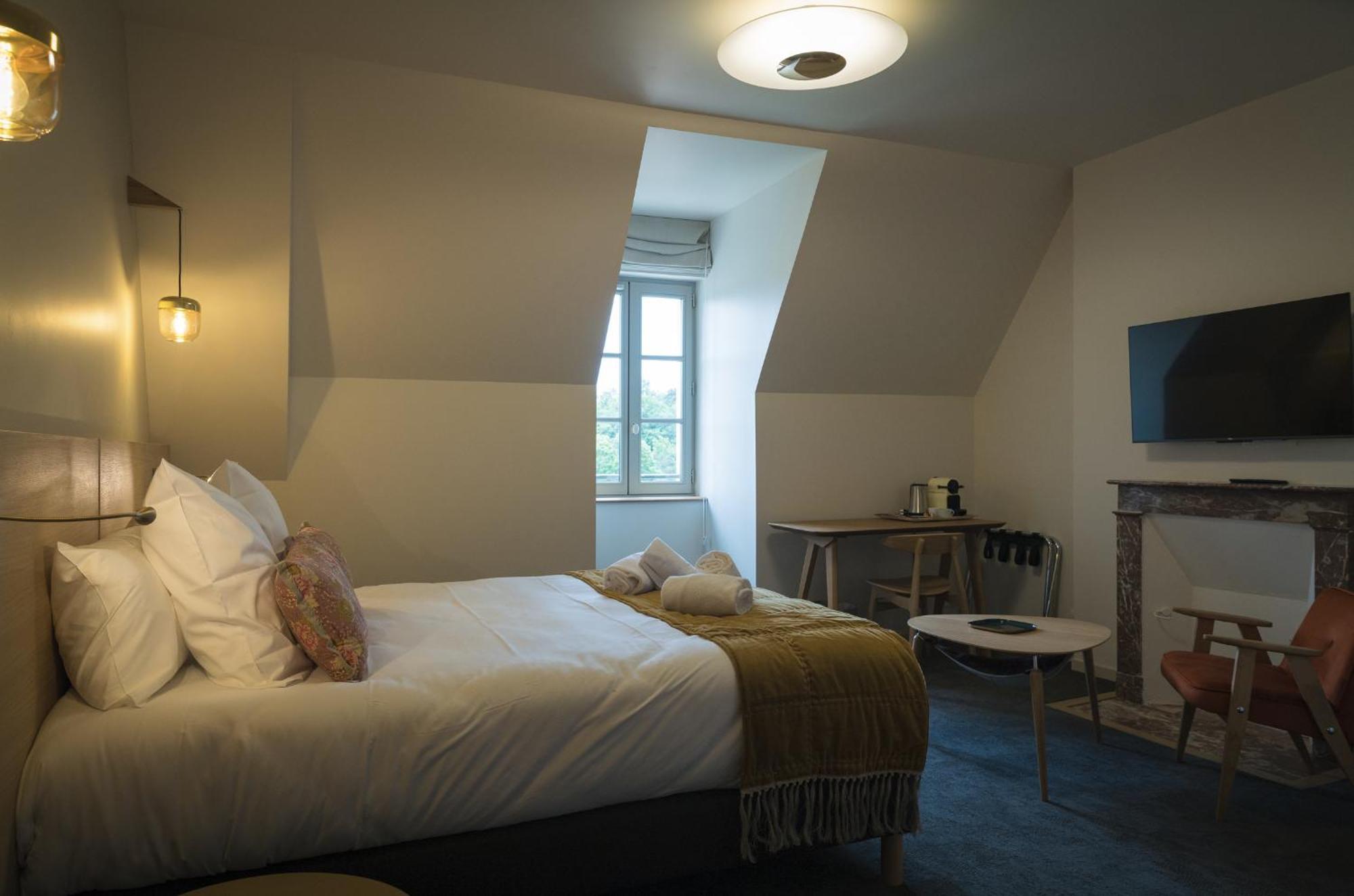 Domaine De L'Ecorcerie Hotel Fontaine-le-Comte ภายนอก รูปภาพ