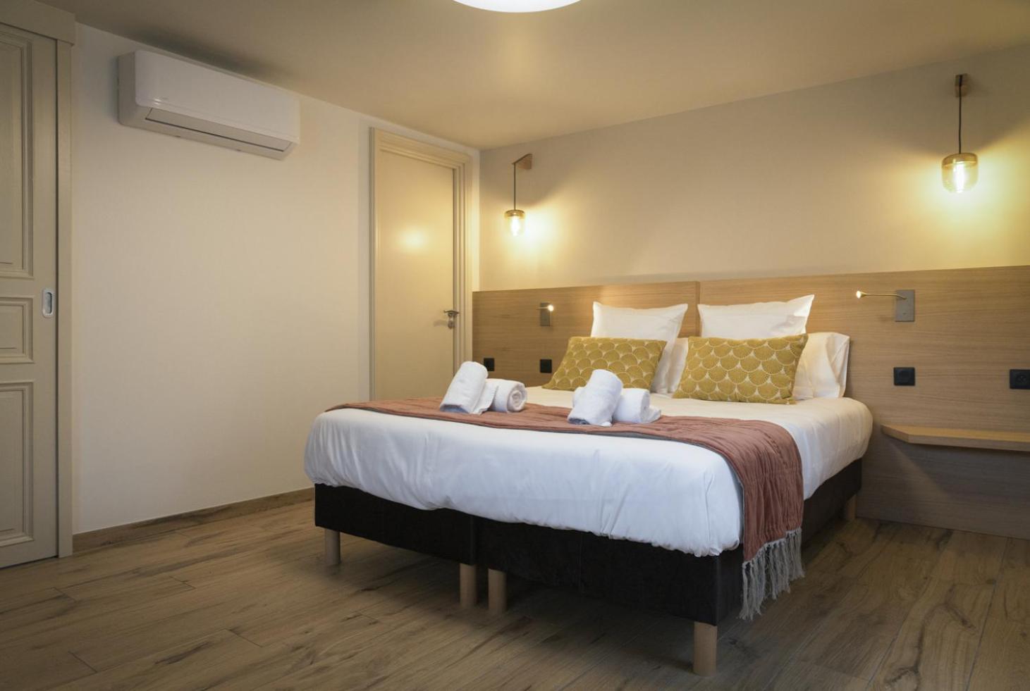 Domaine De L'Ecorcerie Hotel Fontaine-le-Comte ภายนอก รูปภาพ