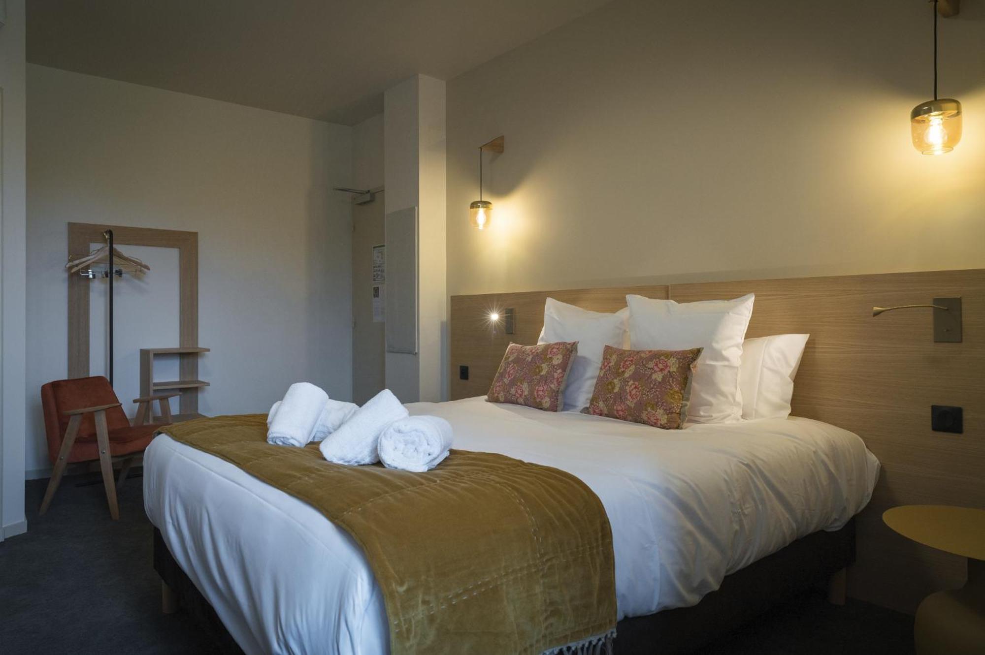 Domaine De L'Ecorcerie Hotel Fontaine-le-Comte ภายนอก รูปภาพ