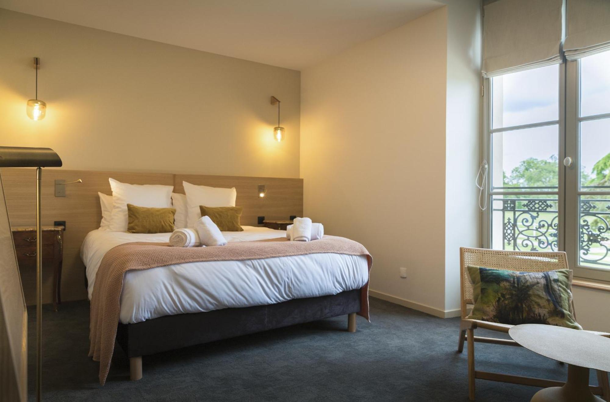 Domaine De L'Ecorcerie Hotel Fontaine-le-Comte ภายนอก รูปภาพ