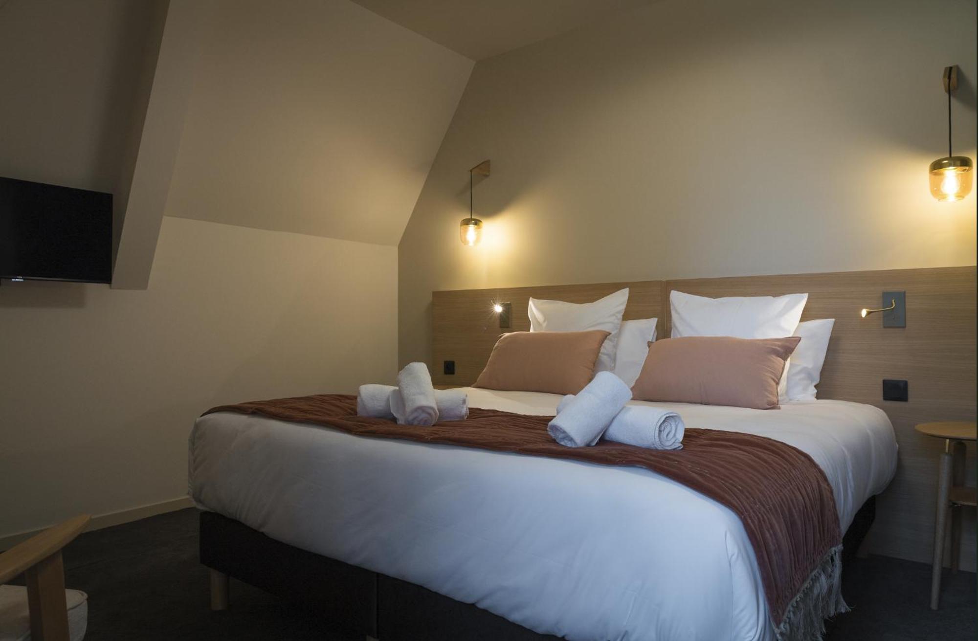 Domaine De L'Ecorcerie Hotel Fontaine-le-Comte ภายนอก รูปภาพ