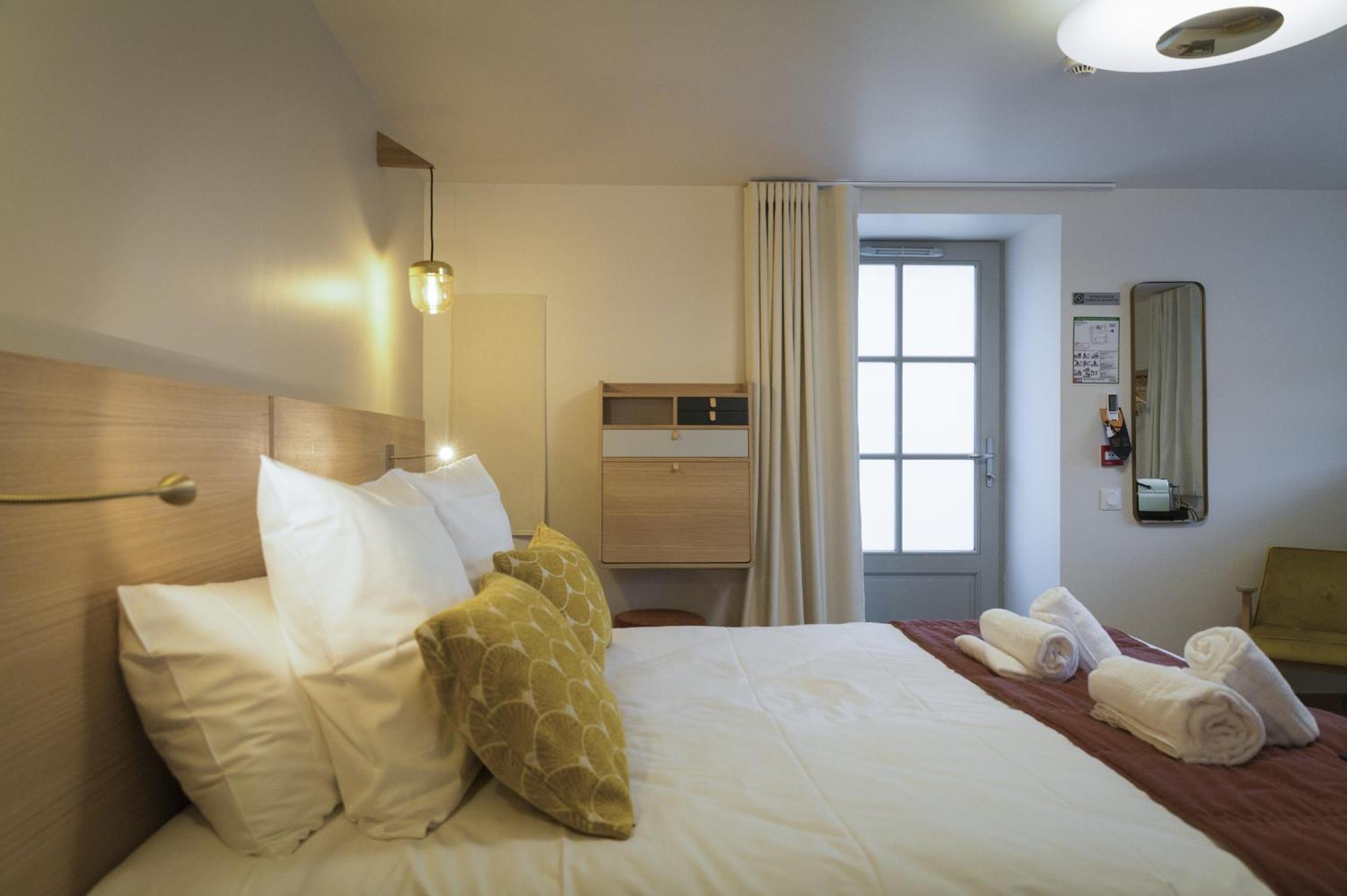 Domaine De L'Ecorcerie Hotel Fontaine-le-Comte ภายนอก รูปภาพ