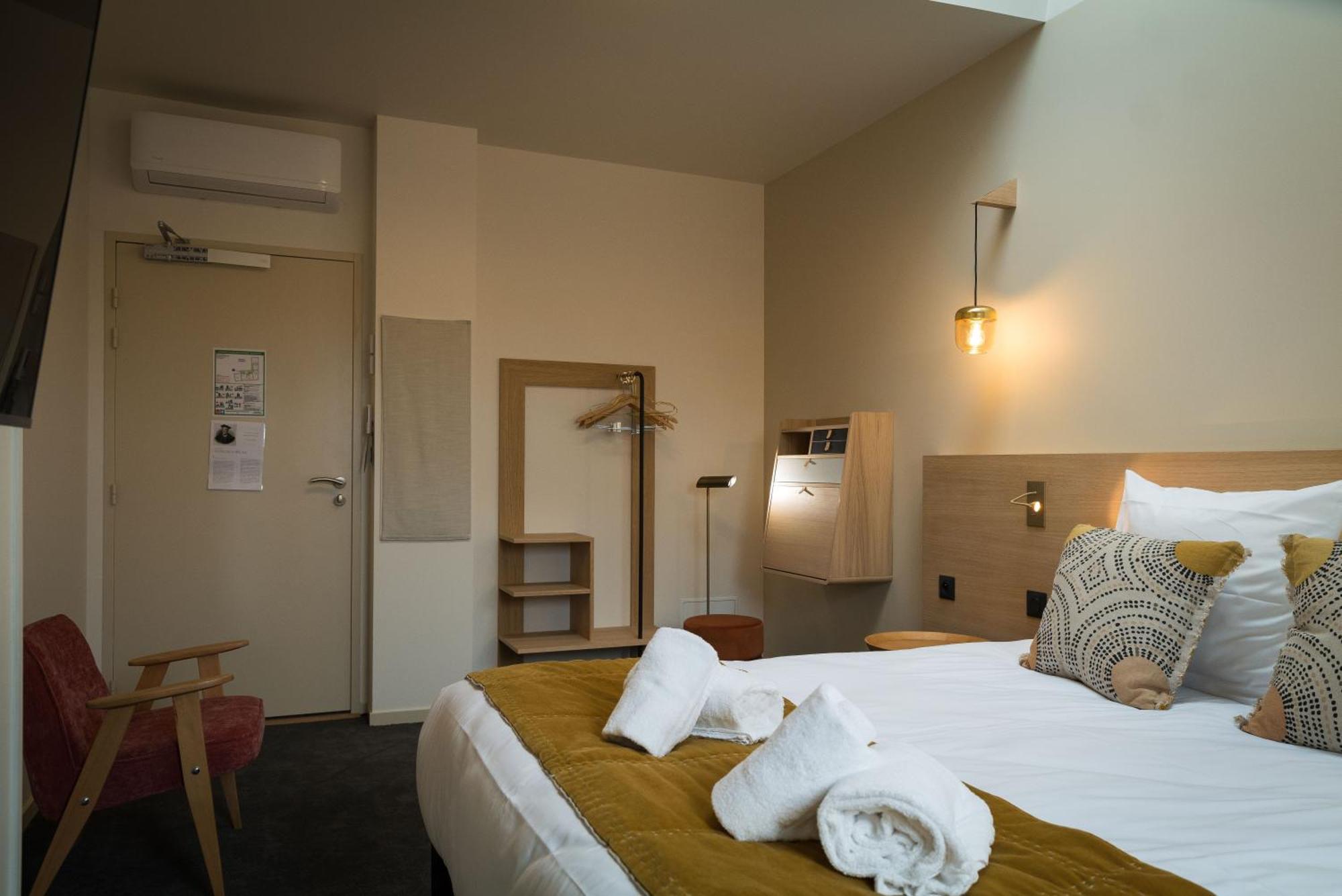 Domaine De L'Ecorcerie Hotel Fontaine-le-Comte ภายนอก รูปภาพ