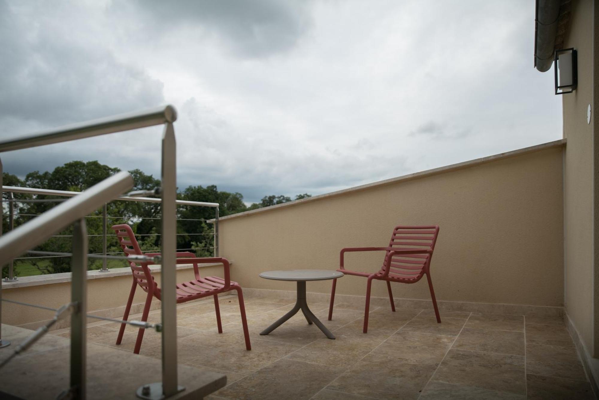 Domaine De L'Ecorcerie Hotel Fontaine-le-Comte ภายนอก รูปภาพ