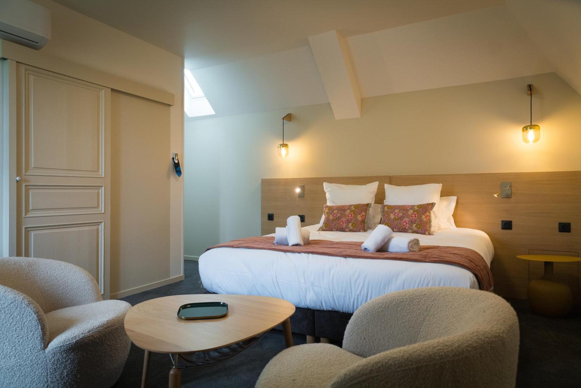 Domaine De L'Ecorcerie Hotel Fontaine-le-Comte ภายนอก รูปภาพ