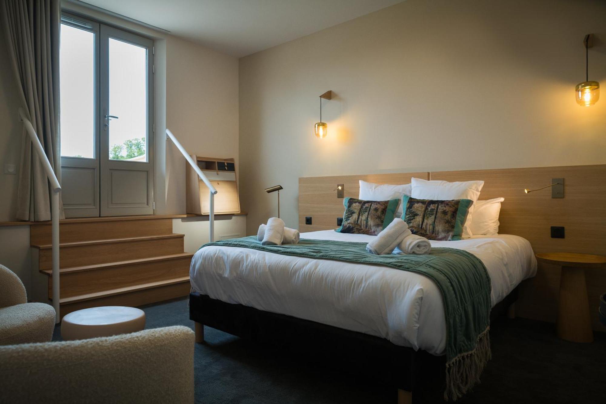 Domaine De L'Ecorcerie Hotel Fontaine-le-Comte ภายนอก รูปภาพ