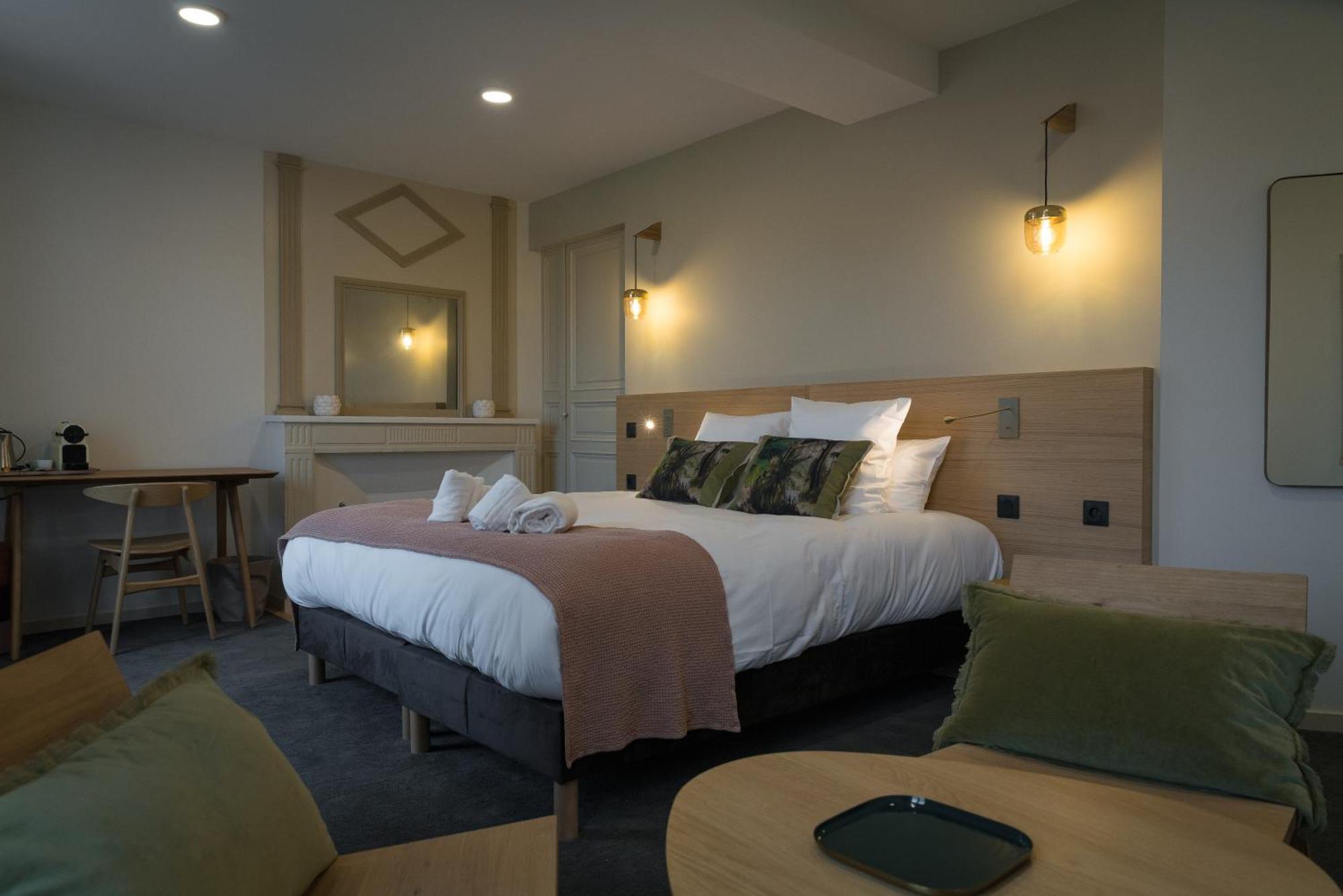 Domaine De L'Ecorcerie Hotel Fontaine-le-Comte ภายนอก รูปภาพ