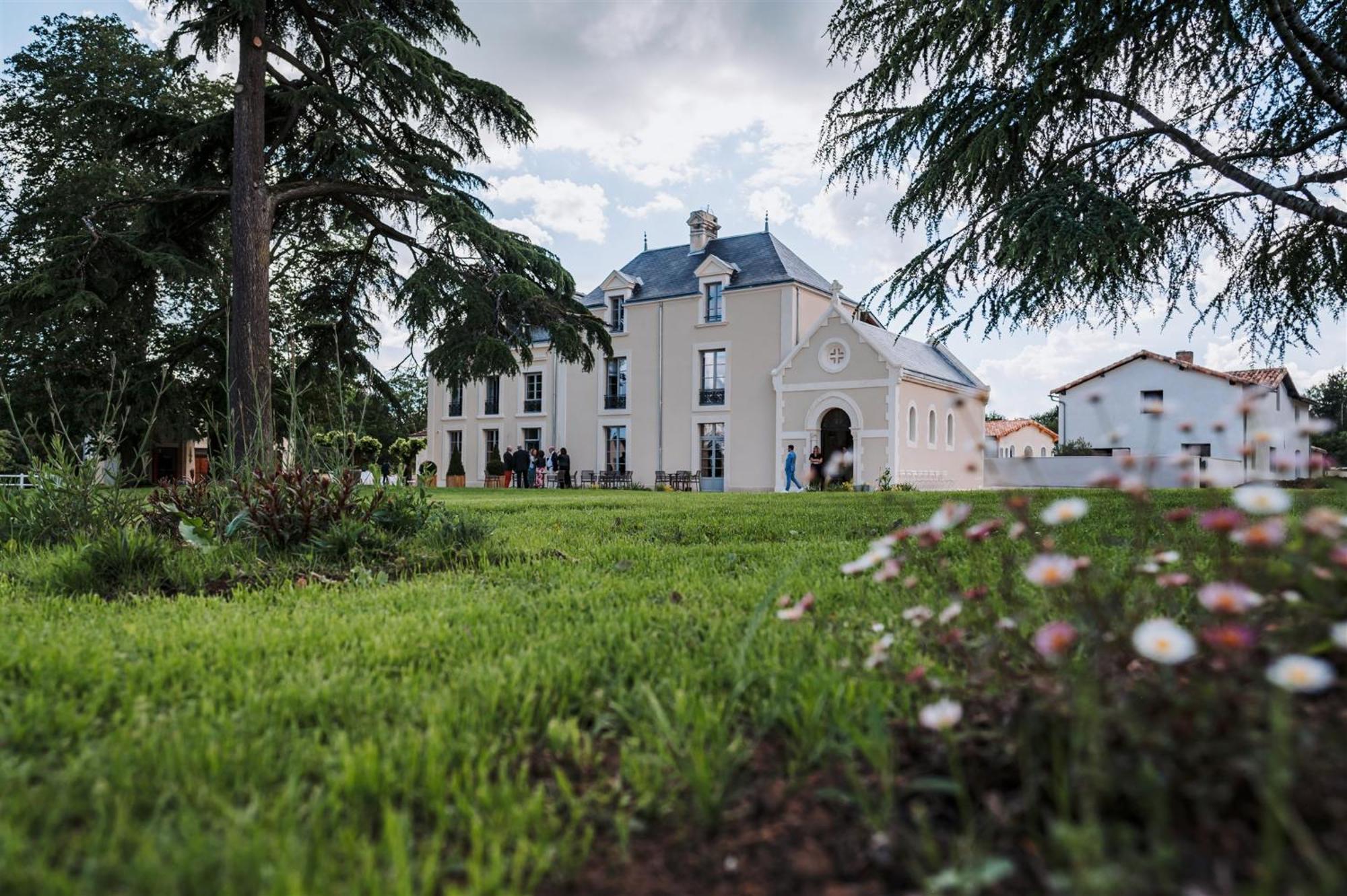 Domaine De L'Ecorcerie Hotel Fontaine-le-Comte ภายนอก รูปภาพ