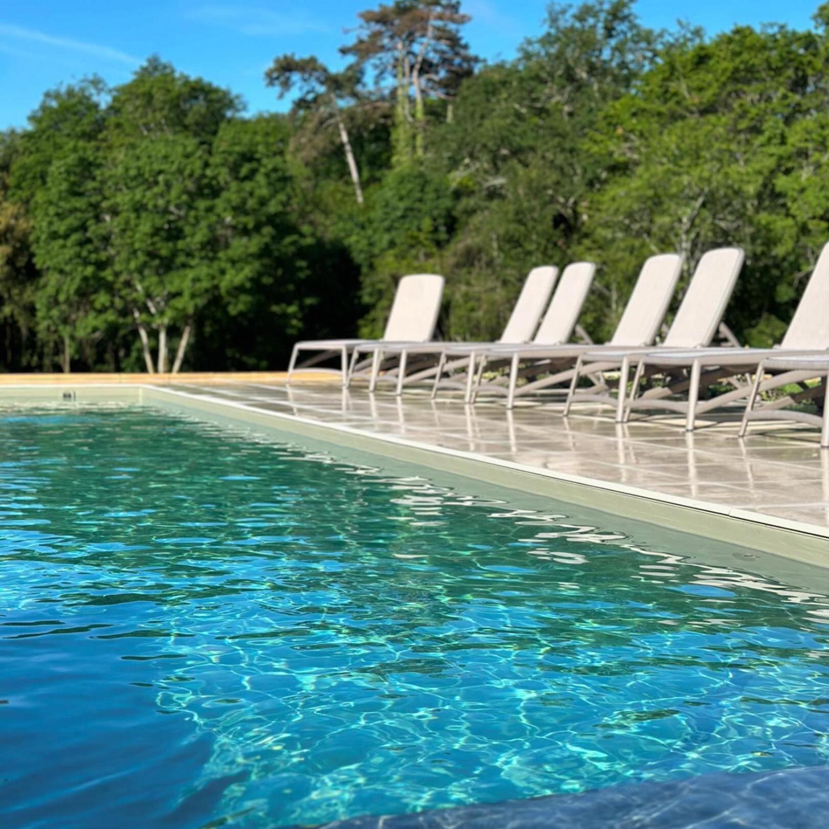 Domaine De L'Ecorcerie Hotel Fontaine-le-Comte ภายนอก รูปภาพ