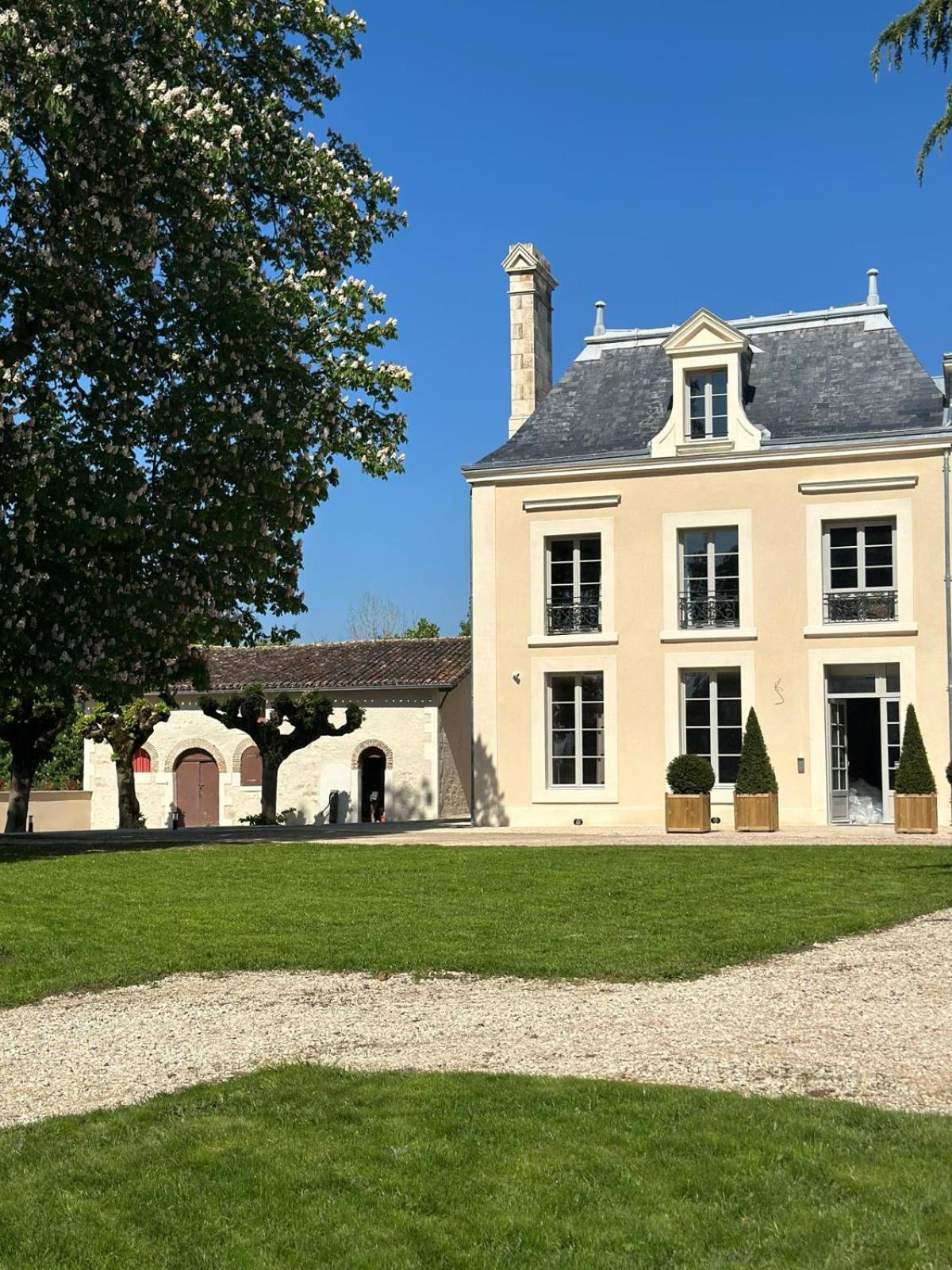 Domaine De L'Ecorcerie Hotel Fontaine-le-Comte ภายนอก รูปภาพ