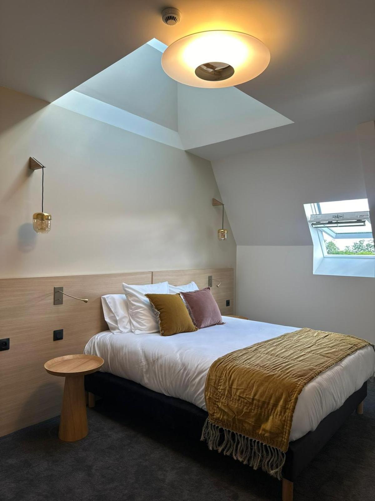 Domaine De L'Ecorcerie Hotel Fontaine-le-Comte ภายนอก รูปภาพ