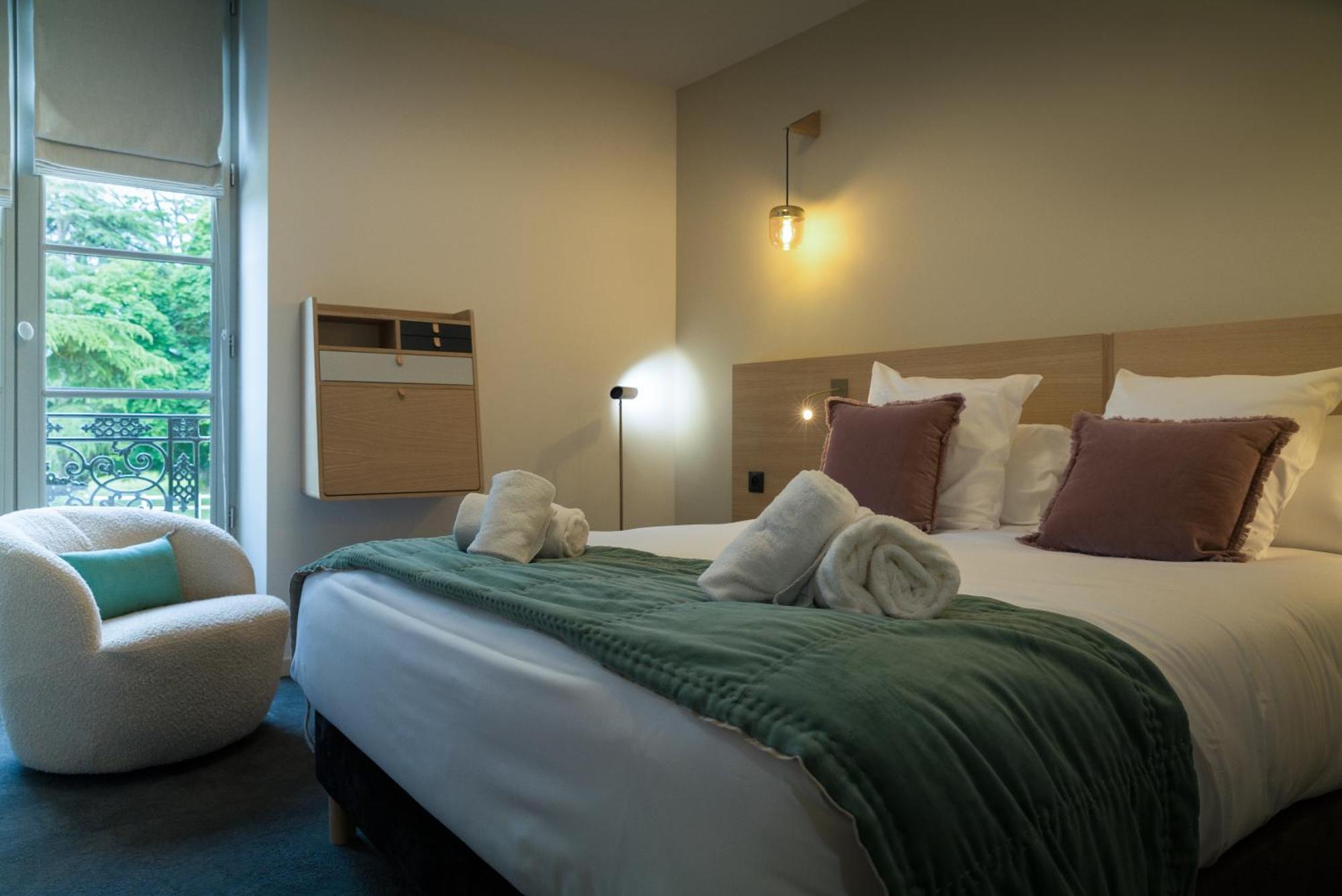 Domaine De L'Ecorcerie Hotel Fontaine-le-Comte ภายนอก รูปภาพ
